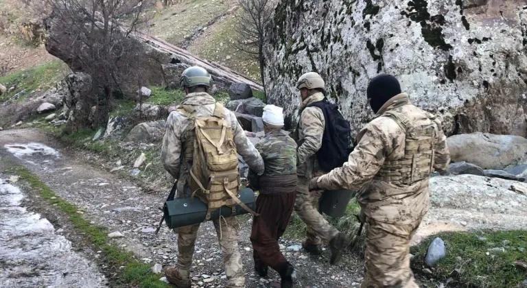 Hakkari'de 15 yıldır aranan cinayet hükümlüsü yakalandı