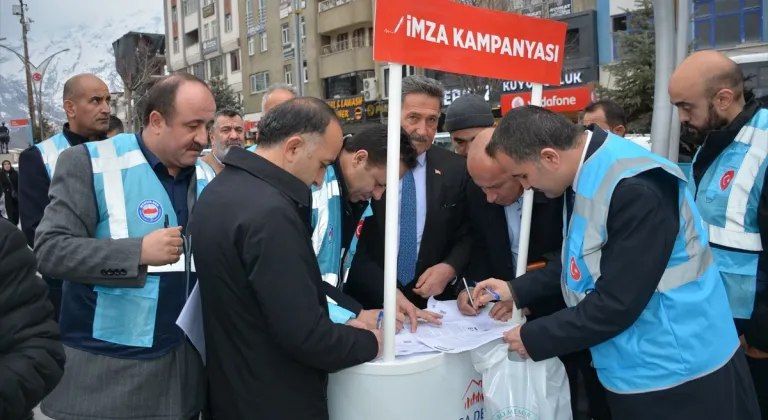 Hakkari'de "Aile Yılında Anayasa Değişsin, Aile Korunsun" imza kampanyası başlatıldı