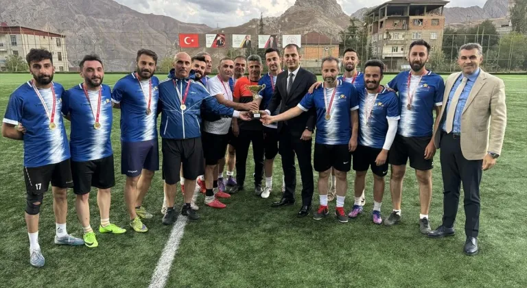 Hakkari'de düzenlenen kurumlar arası futbol turnuvası tamamlandı