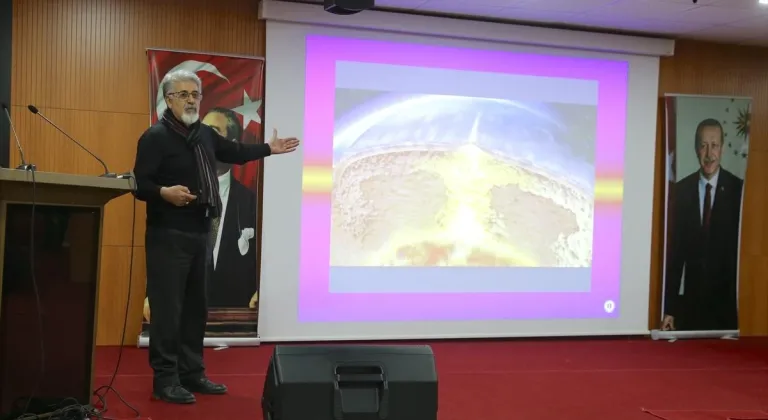 Hakkari'de "Faylar Üzerinde Yaşayan Kent: Hakkari" konulu konferans düzenlendi