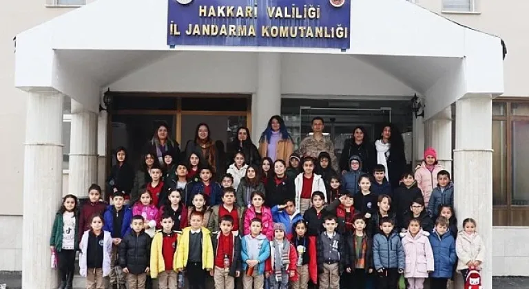 Hakkari'de jandarmadan çocuklara yönelik sinema etkinliği