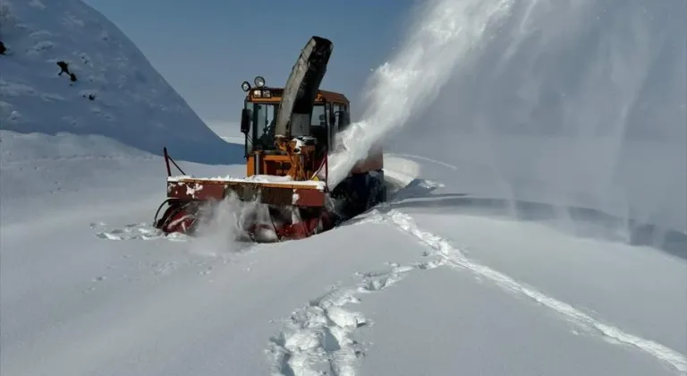 Hakkari'de kapalı köy yolları açılıyor