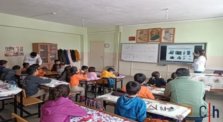 Hakkari'de öğrencilere "sıfır atık ve geri dönüşüm" eğitimi verildi