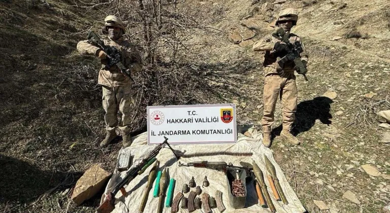 Hakkari'de terör operasyonunda silah ve mühimmat ele geçirildi