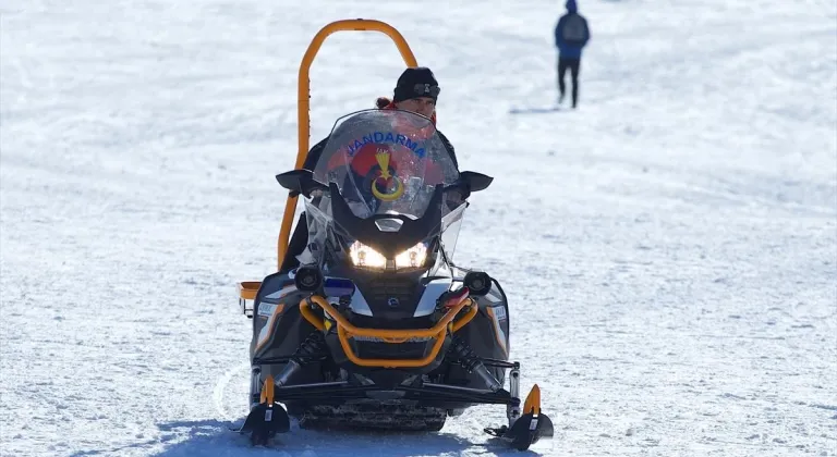 Hesarek Kayak Merkezi sezonu, yaklaşık 2 bin 500 kişiyi ağırlayarak açtı