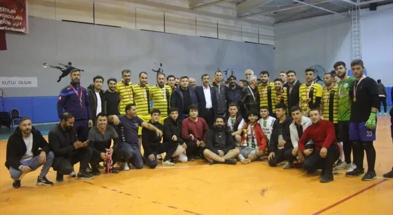 Hizan'da düzenlenen "Futsal Turnuvası" sona erdi