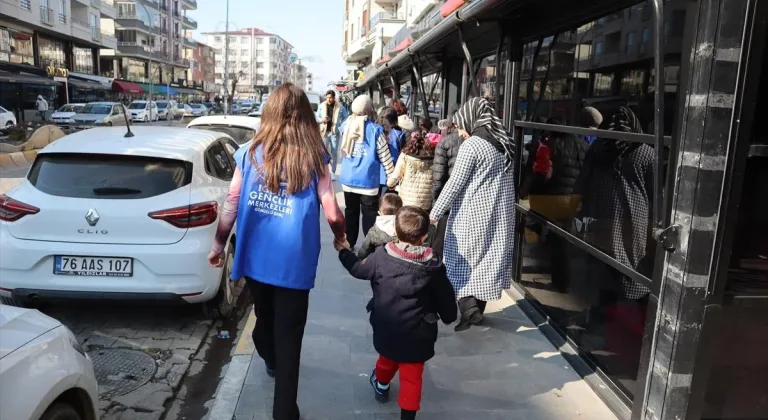 Iğdır'da gönüllü gençler yetim çocukların yüreklerine dokunuyor