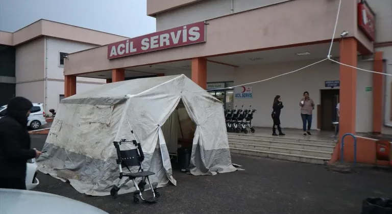 Iğdır'da sağlık ekipleri, kurdukları triaj üniteleriyle kızamık hastalığına karşı önlem aldı