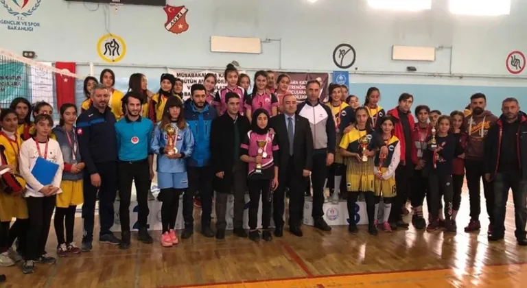 Kağızman Kazım Karabekir Ortaokulu voleybol takımı, Türkiye finallerine kaldı