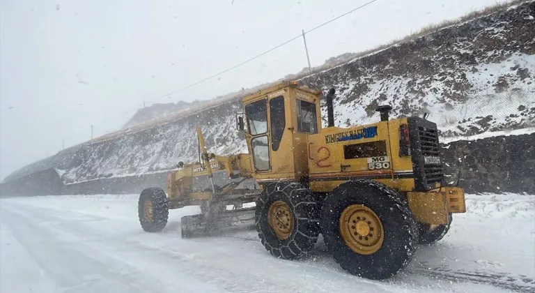 Kar nedeniyle kapatılan Kars-Ardahan kara yolu ulaşıma açıldı