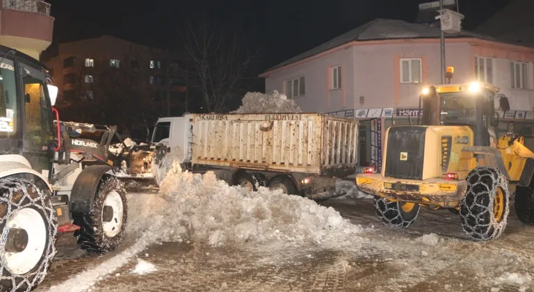 Karlıova Belediyesinden ilçe genelinde kar temizliği