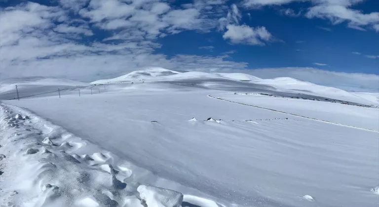 Kars'ın karla kaplı köyleri dronla görüntülendi