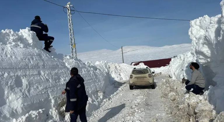 Kars'ta Aras EDAŞ ekiplerinin zorlu kış mesaisi