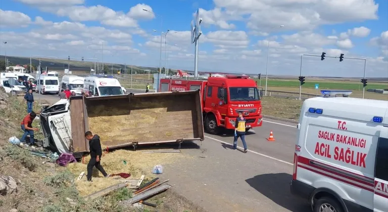 Kars'ta zincirleme trafik kazasında 4 kişi yaralandı