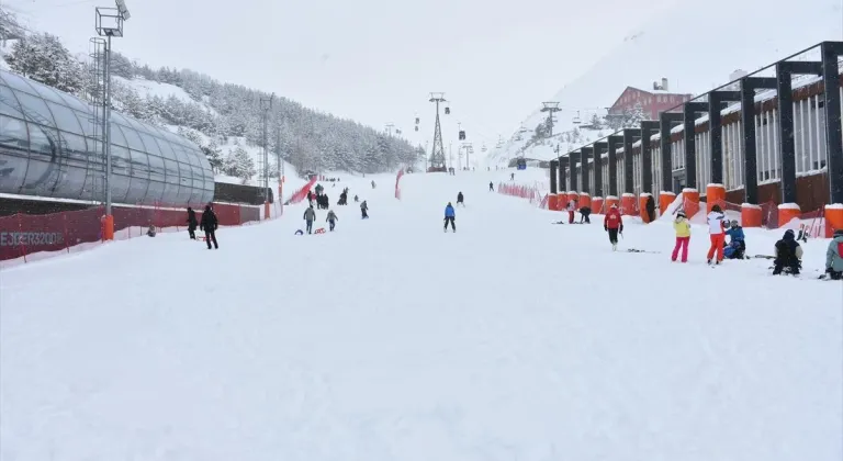 Kayak merkezlerinde en fazla kar kalınlığı Hakkari ve Palandöken'de ölçüldü