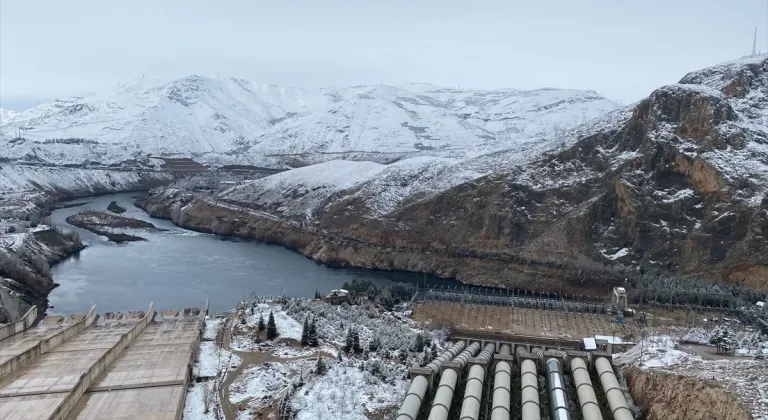 Keban Barajında etkili olan kar güzel görüntü oluşturdu