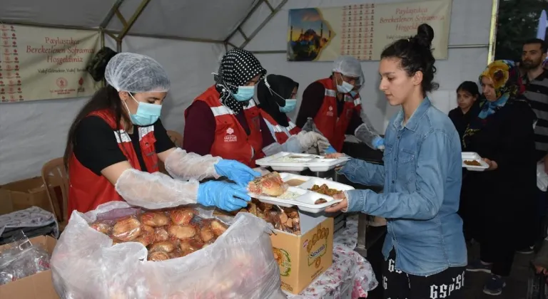 Malatya Vakıfları Bölge Müdürlüğü günlük 8 bin 700 kişiye iftar verdi