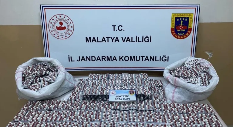 Malatya'da 15 bin 932 sentetik ecza hap ele geçirilidi