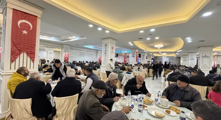 Malatya'da 4 noktada 4 bin kişiye iftar veriliyor