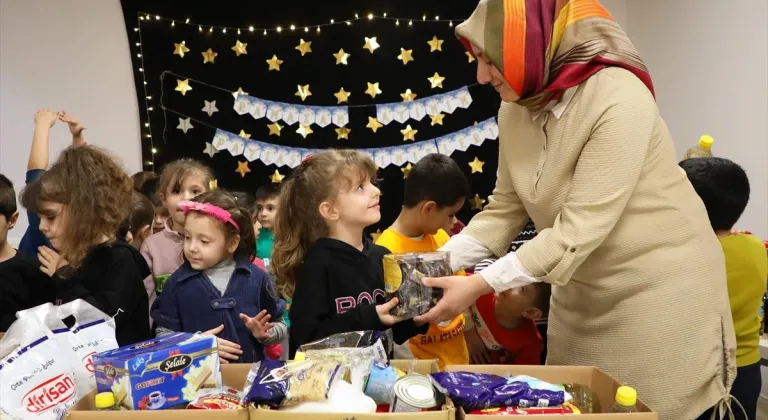 Malatya'da anaokulu öğrencilerinden ihtiyaç sahibi depremzedelere gıda kolisi