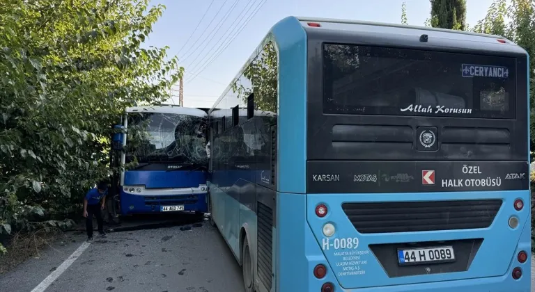 Malatya'da belediye otobüsü ile midibüsün çarpışması sonucu 17 kişi yaralandı