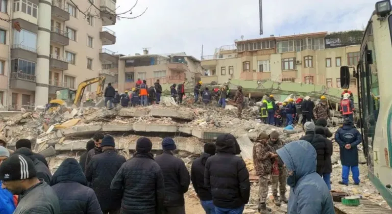 Malatya'da depremde 78 kişinin öldüğü Hakimbey Apartmanı'yla ilgili davanın görülmesine devam edildi