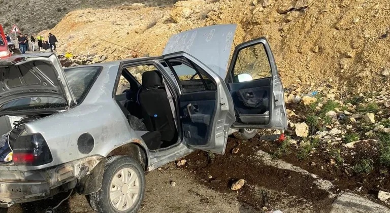 Malatya'da devrilen otomobildeki 6 kişi yaralandı