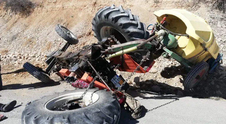 Malatya'da devrilen traktörün sürücüsü öldü