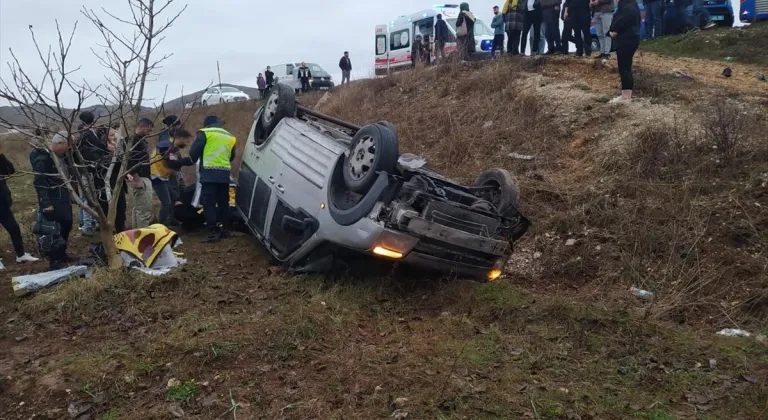 Malatya'da hafif ticari aracın devrilmesi sonucu 7 kişi yaralandı