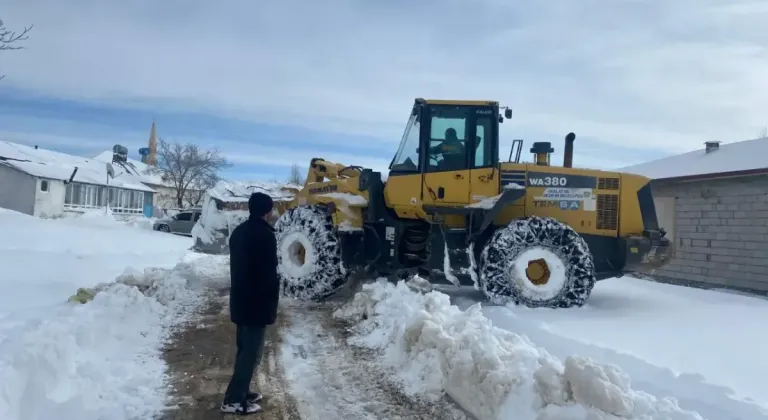 Malatya'da kar ve tipi nedeniyle ulaşıma kapanan 337 mahallenin yolu açıldı