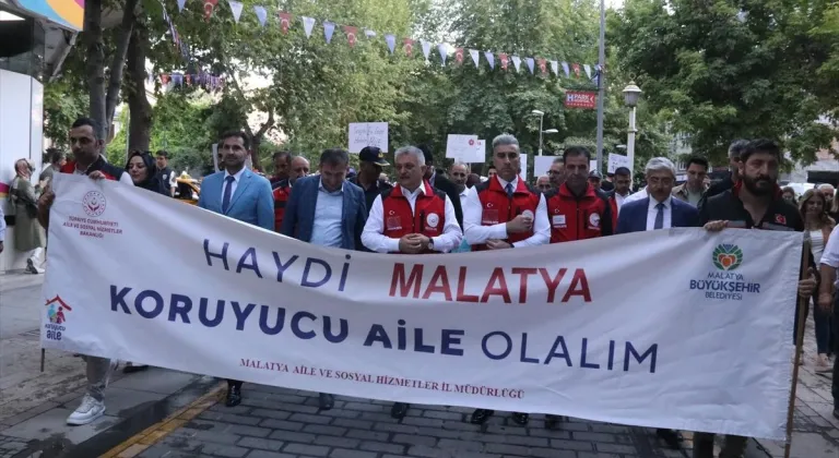 Malatya'da "Koruyucu Aile Günü" dolayısıyla yürüyüş yapıldı