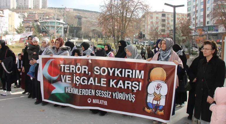 Malatya'da sağlık çalışanları İsrail'in Gazze'ye yönelik saldırılarını protesto etti