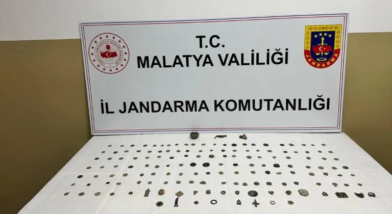 Malatya'da tarihi eser niteliğinde 131 sikke ele geçirildi