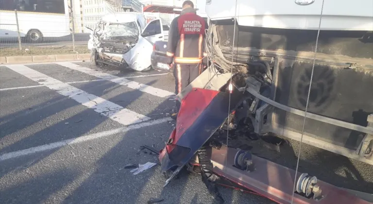 Malatya'da trafik kazasında 1 çocuk öldü, 2 kişi yaralandı