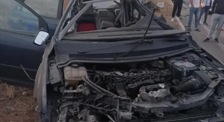 Malatya'da yolcu otobüsü ile otomobilin çarpıştığı kazada 1 kişi öldü, 1 kişi yaralandı