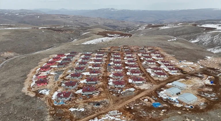 Malatya'nın Darende ilçesinde yükselen afet konutları dronla görüntülendi