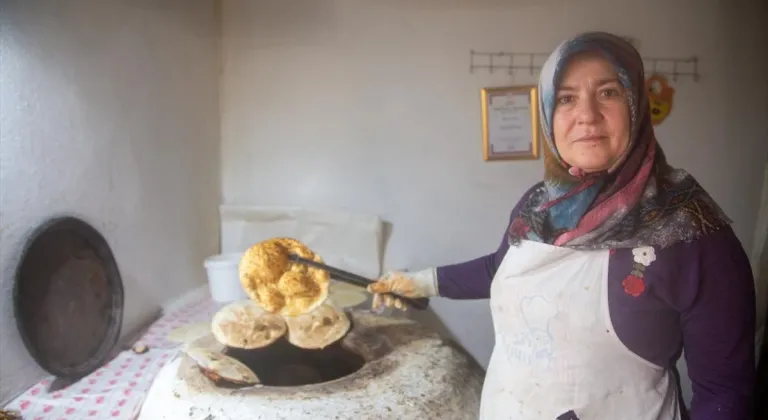 Malatya'nın yöresel ekmeğini yaparak il dışına gönderiyor