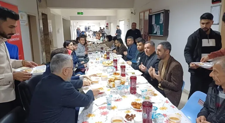 Malazgirtli iş insanı öğrenciler için iftar programı düzenledi