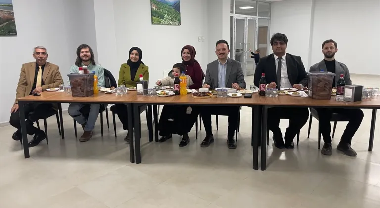 Malazgirt'te sağlık personeli iftarda bir araya geldi