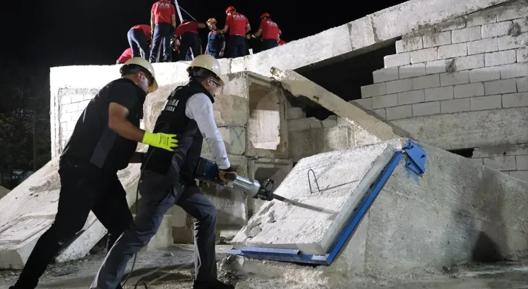 Marmara depreminde hayatını kaybedenler Van'da anıldı