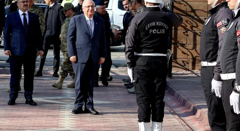 Milli Savuna Bakanı Güler, Iğdır Valiliği'ni ziyaret etti