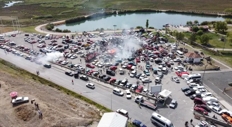 Modifiye araç tutkunları Erzincan'da buluştu