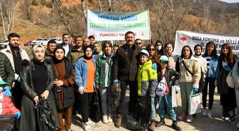 Munzur Vadisi'nde 400 kişinin katılımıyla çevre temizliği yapıldı