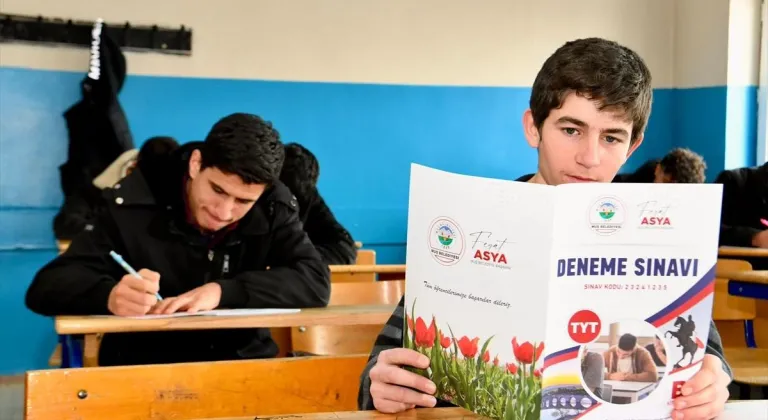 Muş Belediyesinden üniversite sınavına hazırlanan öğrencilere destek