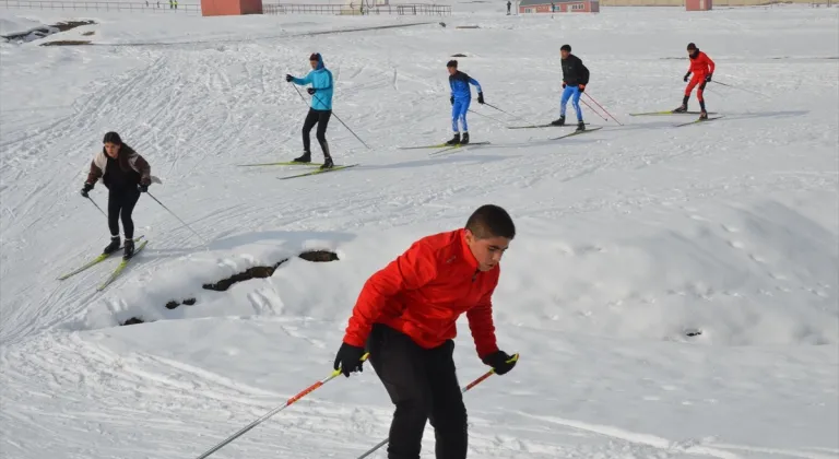 Muşlu kayakçılar, soğuk havada yarışlara hazırlanıyor