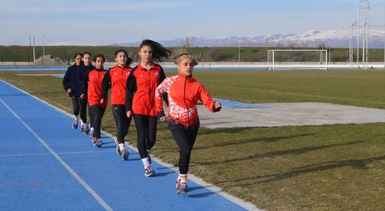 Muşlu kız sporcu Türkiye Yürüyüş Şampiyonası için çalışmalarını sürdürüyor