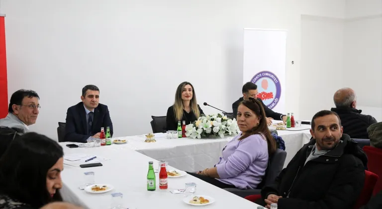 Muş'ta cemevi ve Alevi derneklerinin yetkilileriyle toplantı yapıldı