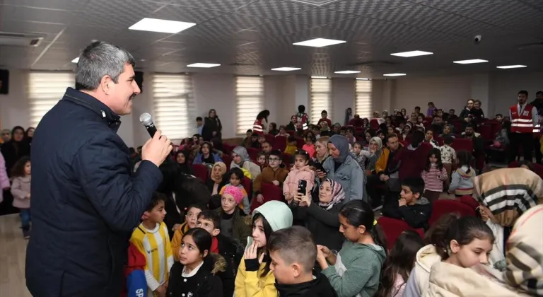 Muş'ta "Karagöz Bilim İnsanları İle Tanışıyor" gösterimi yapıldı