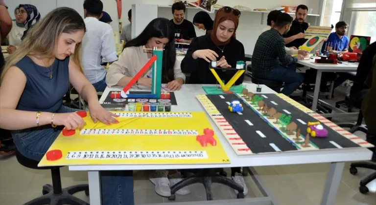 Muş'ta üniversitesi öğrencileri, ahşaptan matematik materyalleri hazırlıyor