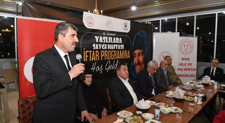 Muş'ta yaşlılar iftarda buluştu